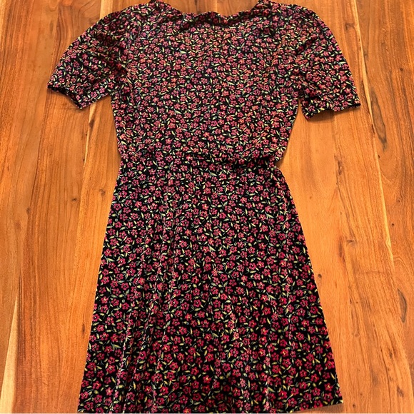 3/$30 Topshop Bizzy Lizzy Velvet Floral Tea Dress, size 6 - Picture 4 of 6
